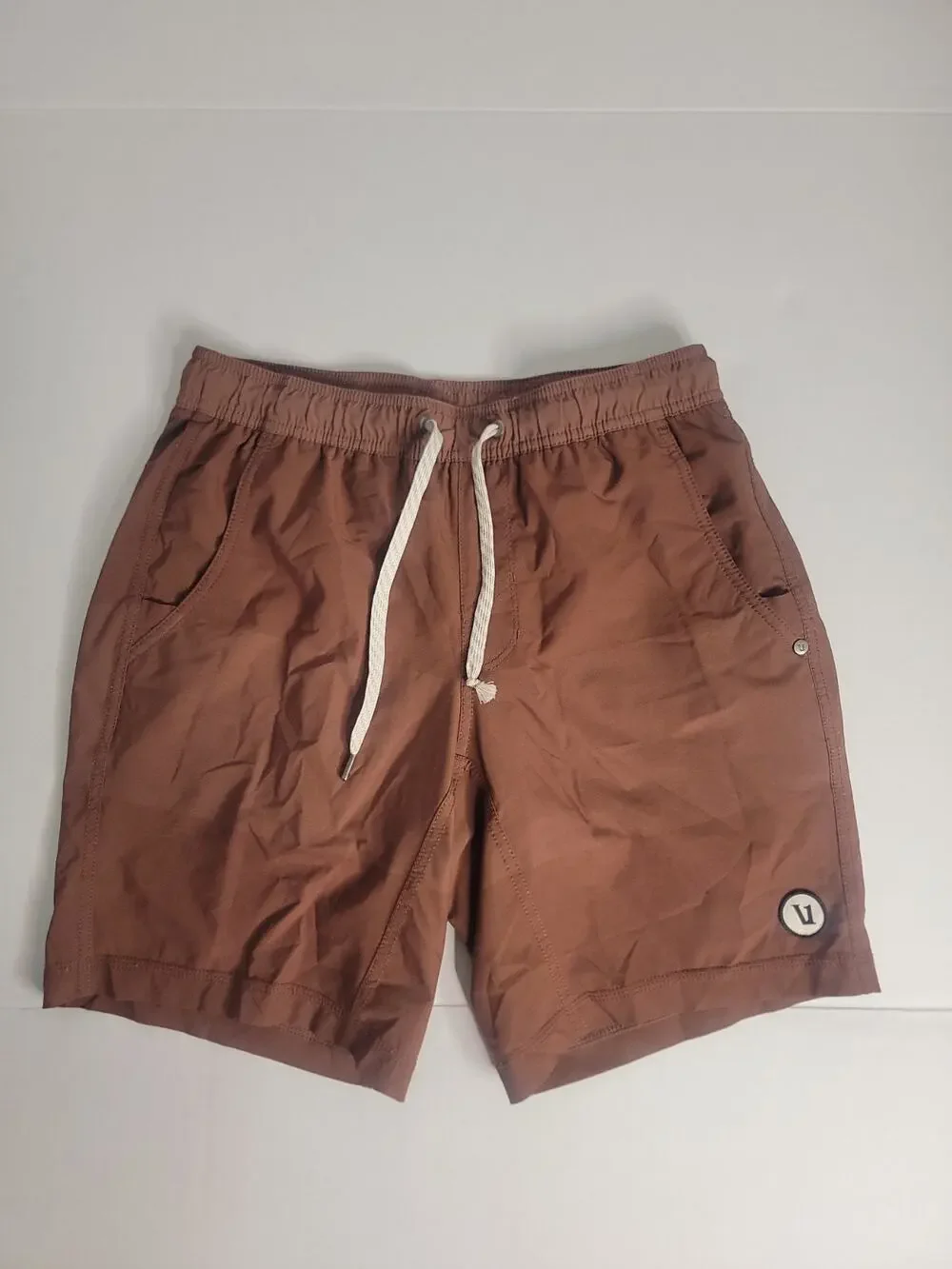 Vuori Kore Shorts Mens XS Brown Lined 8" Inseam Performance Stretch